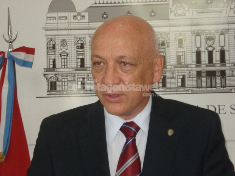 Bonfatti pide respaldo parlamentario para crear 3.315 cargos administrativos