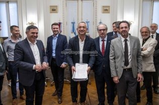 Autonomía de Rosario: Javkin recibió aportes académicos de la UCA y la UNR