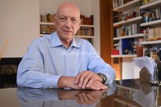 Antonio Bonfatti presenta en Santa Fe su libro ''Memorias para un porvenir socialista''