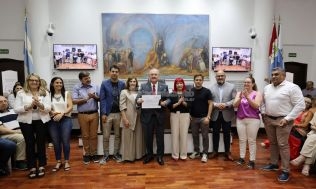 Felipe Michlig recibió la distinción “Valores Democráticos Raúl R. Alfonsín” otorgada por el Concejo Municipal de Santa Fe