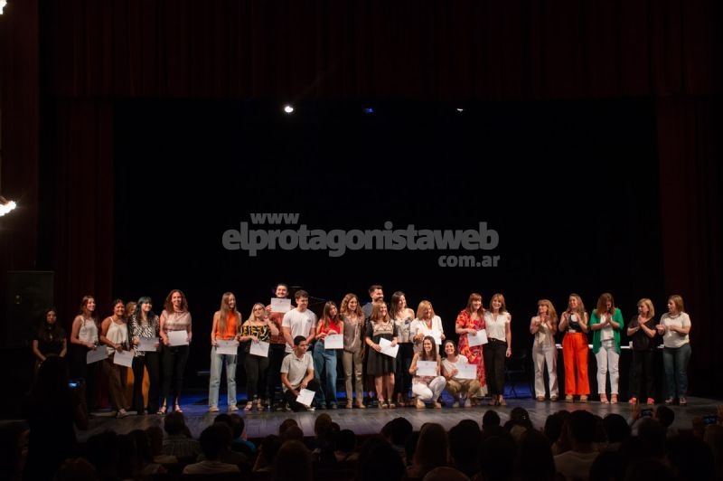 El Liceo Municipal entregó sus diplomas a 125 egresadas y egresados