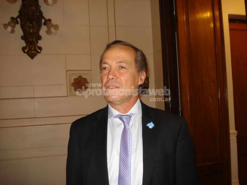 Rubén Giustiniani plantea que “se obligue al debate público de candidatos a los cargos de gobernador, diputados y senador”