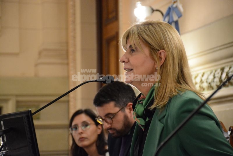 Alejandra Rodenas convocó a sesión de Asamblea Legislativa para tratar 48 pliegos enviados por el Poder Ejecutivo