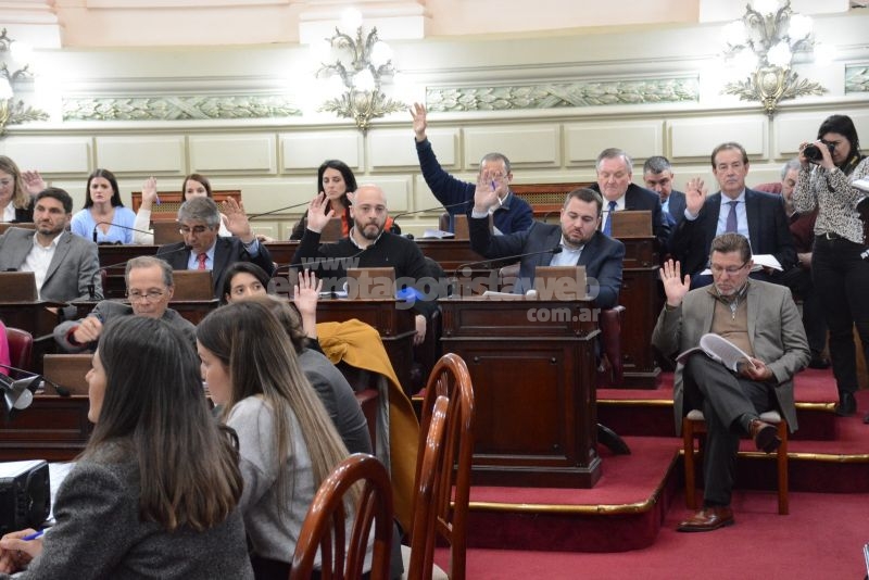 Se retirarían los 42 pliegos enviados por el Poder Ejecutivo ó, en su defecto, en sesión de Asamblea Legislativa todos serían rechazados