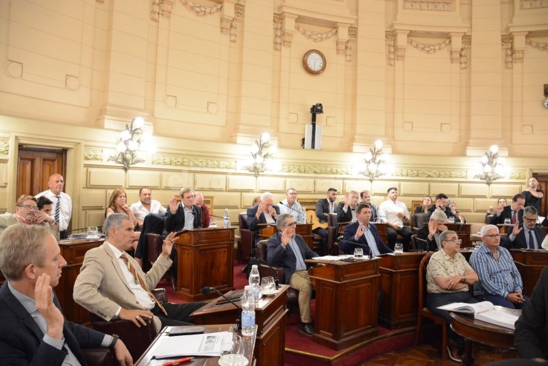El Senado, en la 2ª sesión ordinaria de prórroga del 30 de noviembre, dio media sanción al Presupuesto General de Gastos y Cálculo de Recursos