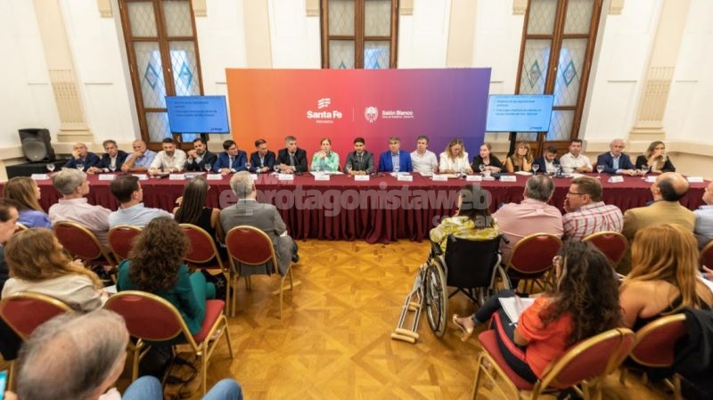 Pullaro encabezó una reunión de gabinete ampliado con legisladores
