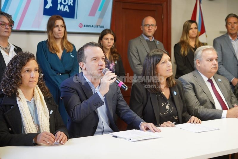 Se comenzó a transitar el camino para una reforma constitucional con una mesa de diálogo y un amplio debate junto a la ciudadanía