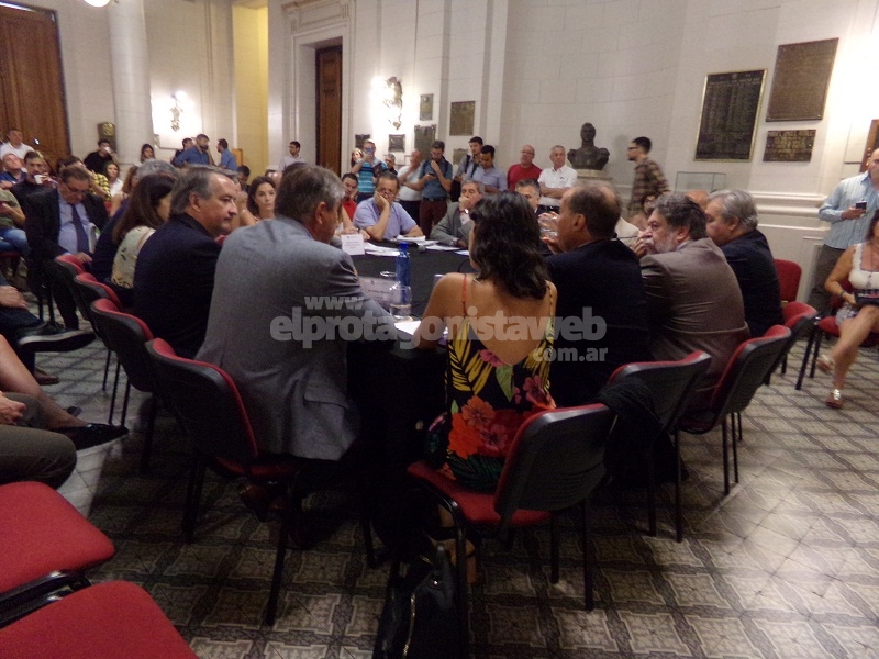 Carlos Del Frade, ante la situación del grupo Vicentin SAIC, quiere invitar a los titulares de las empresas ACA, Viterra y Bunge